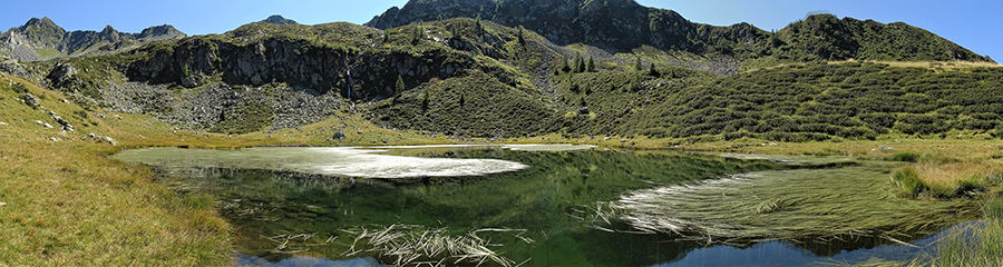 Scendiamo dal Lago Grande (2030 m) al Lago Piccolo (1986 m)